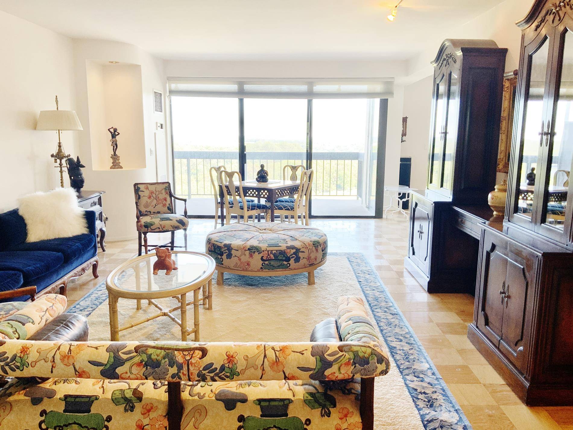 The ultimate in gracious living is this one of a kind 2 bedroom.
