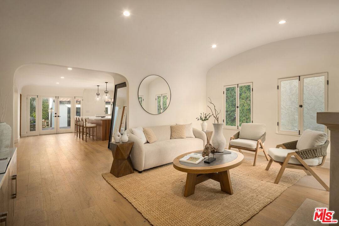 8817 Ashcroft Ave 2BR Beverly Grove La