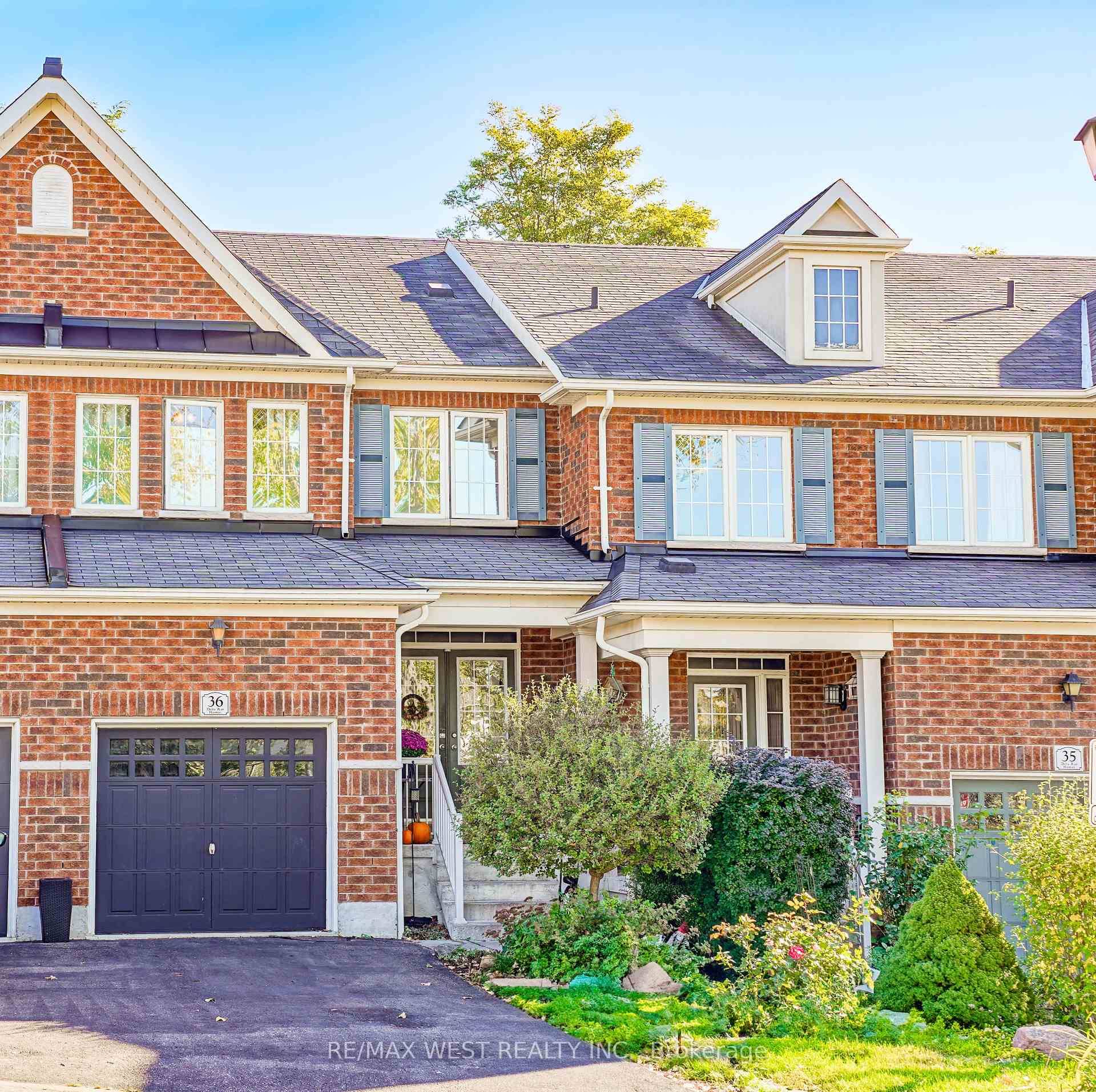 Welcome to This Beautiful 3 Bedroom, 3 Bath Home in Oshawa's Pinecrest Community !