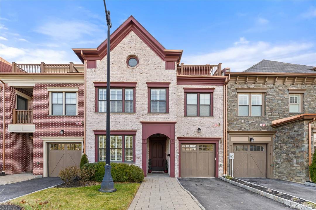 Enjoy effortless elegance in this rare Carriage House residence in the award winning Hudson Harbor, where striking architecture, dramatic natural light, and an exceptional waterfront lifestyle come together seamlessly.