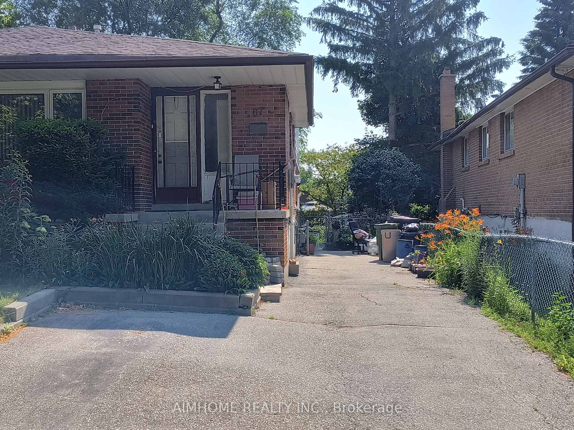 One Bedroom and One Bathroom on Main Floor plus one bedroom Basement Apartment in North York, Separate side entrance, Top rank School Hillmount P.