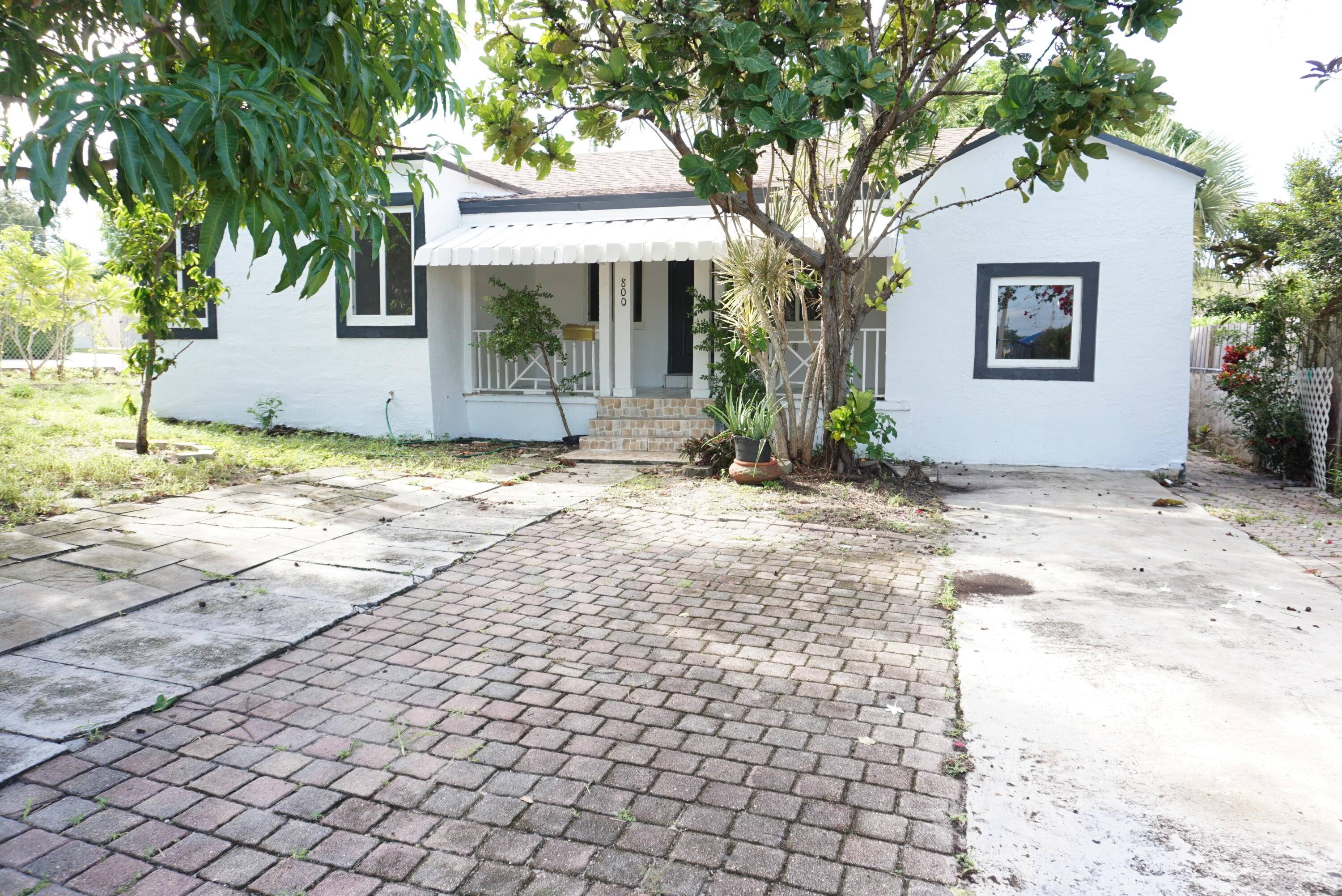 4 BED 2 BATH HOME WITH SEPARATE 1 BEDROOM APARTMENT, VERY DESIREABLE AREA OF WEST PALM BEACH, NEWER IMPACT WINDOWS AND ROOF, LARGE BACKYARD WITH PLENTY OF ROOM FOR A ...