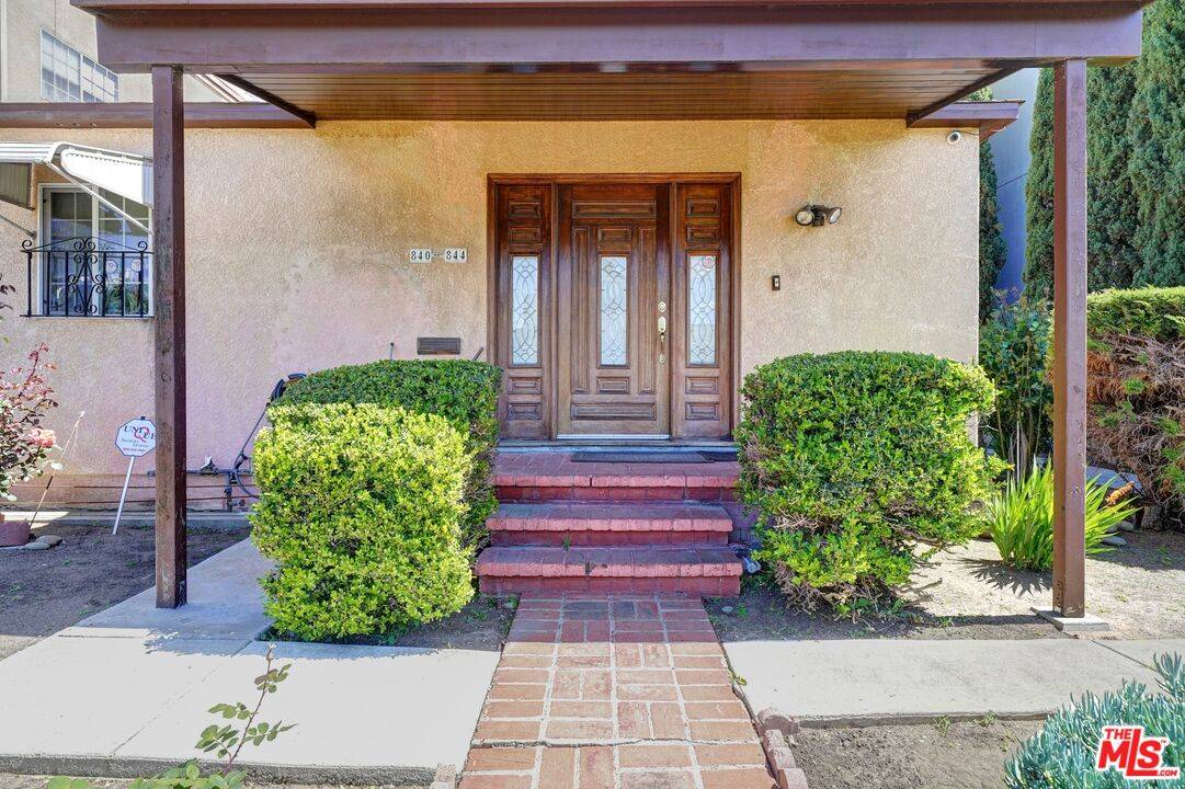 844  N Poinsettia Pl 4BR Hollywood Hills East La