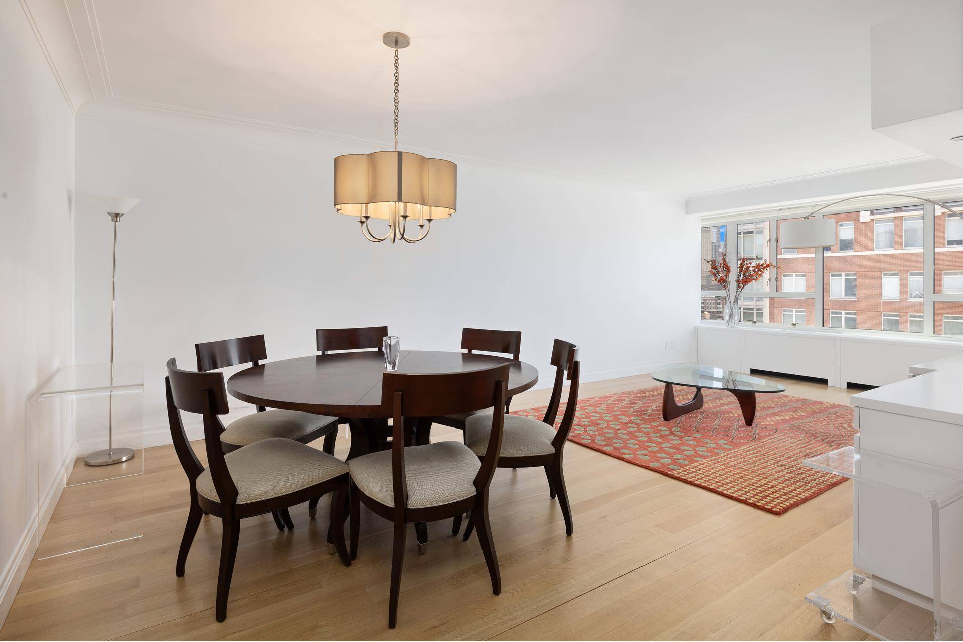 SUNLIT ONE BEDROOM IN LANDMARKED HEART OF UPPER EAST SIDEThis one bedroom gem is perched on a high floor of the iconic Manhattan House and receives beautiful light all day.