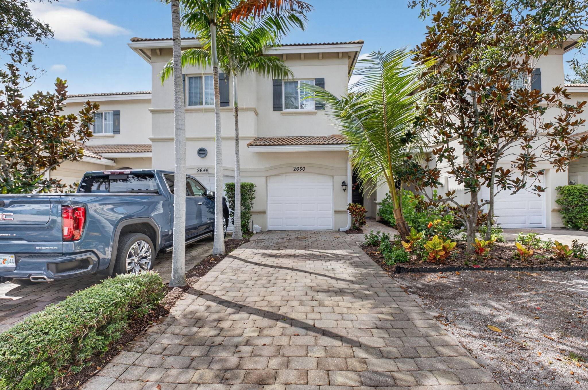 Don't miss this GEM in East Delray Beach !