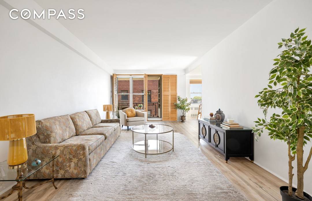 We are very excited to present Apartment 9E, a scarcely available line that has not come to market in many years.