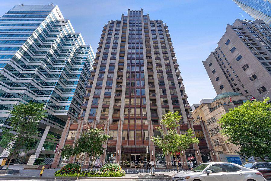 PRICED TO SELL Prestigious Condo Building In The Heart Of Downtown.