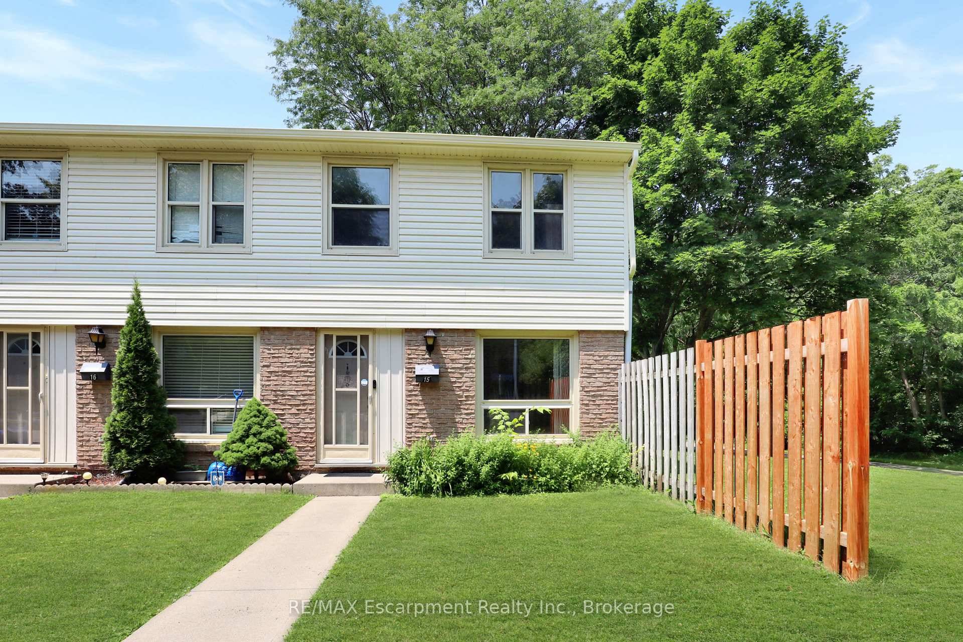 Tucked away in a peaceful corner of Kitcheners vibrant Green Valley neighborhood, this beautifully updated 3 bedroom, 1.