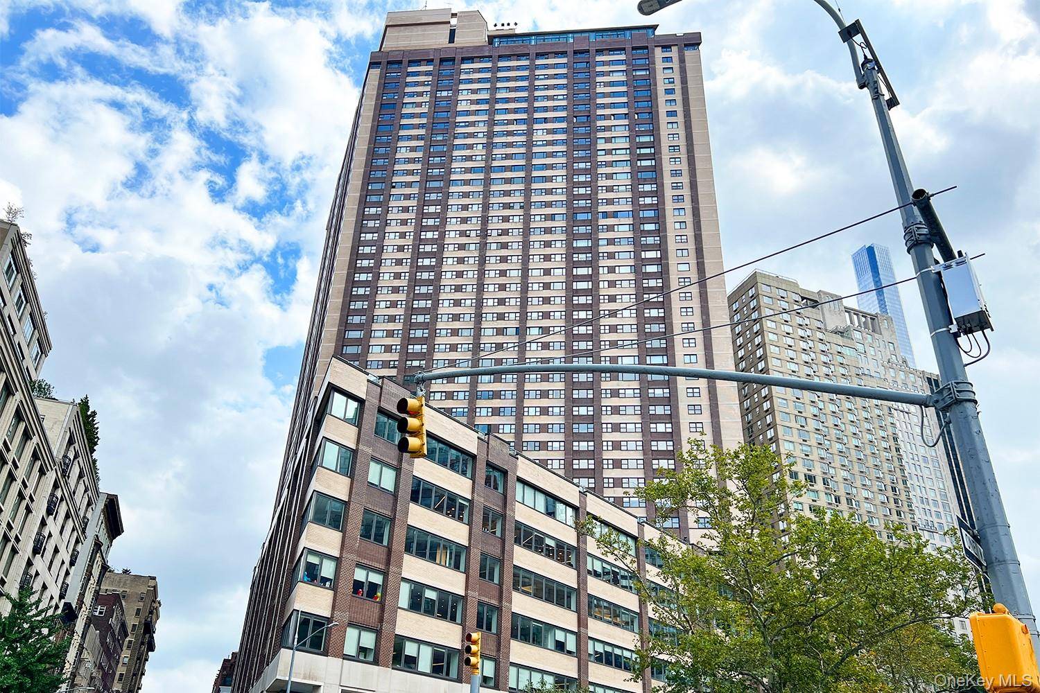 Luxury Living at One Lincoln Plaza !