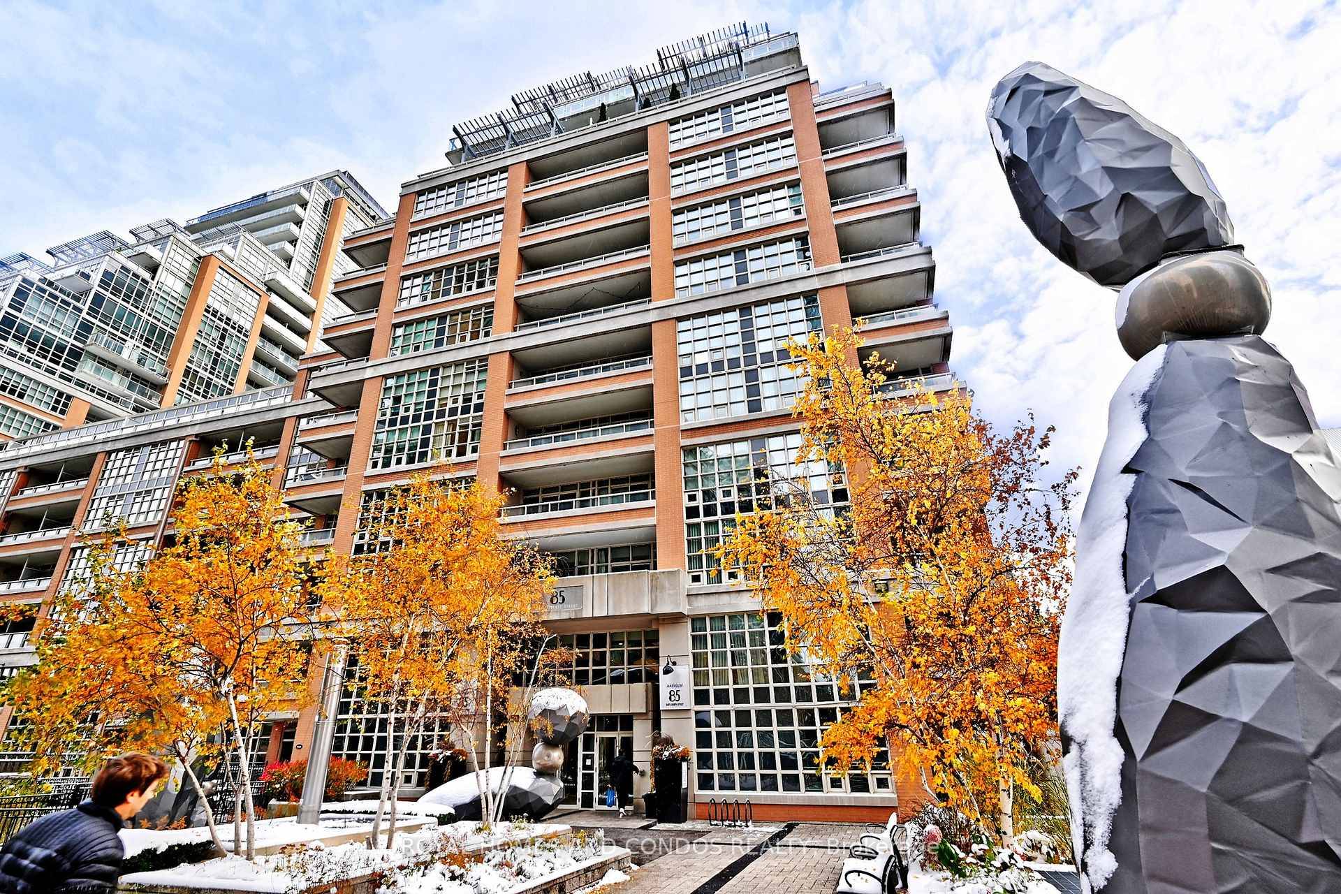 Welcome to Your Oasis in Liberty Village !