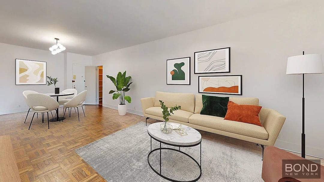 Perched on the 15th floor of one of the Upper East Sides premier full service cooperatives, this beautifully renovated and oversized one bedroom home offers open city views and an ...