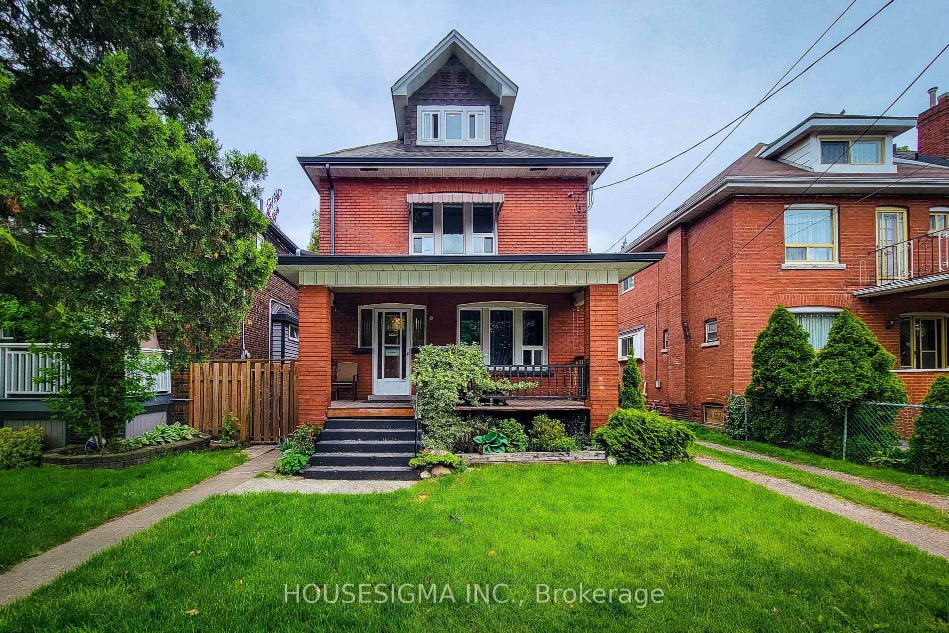 Investors Dream in Prime East Hamilton Location !