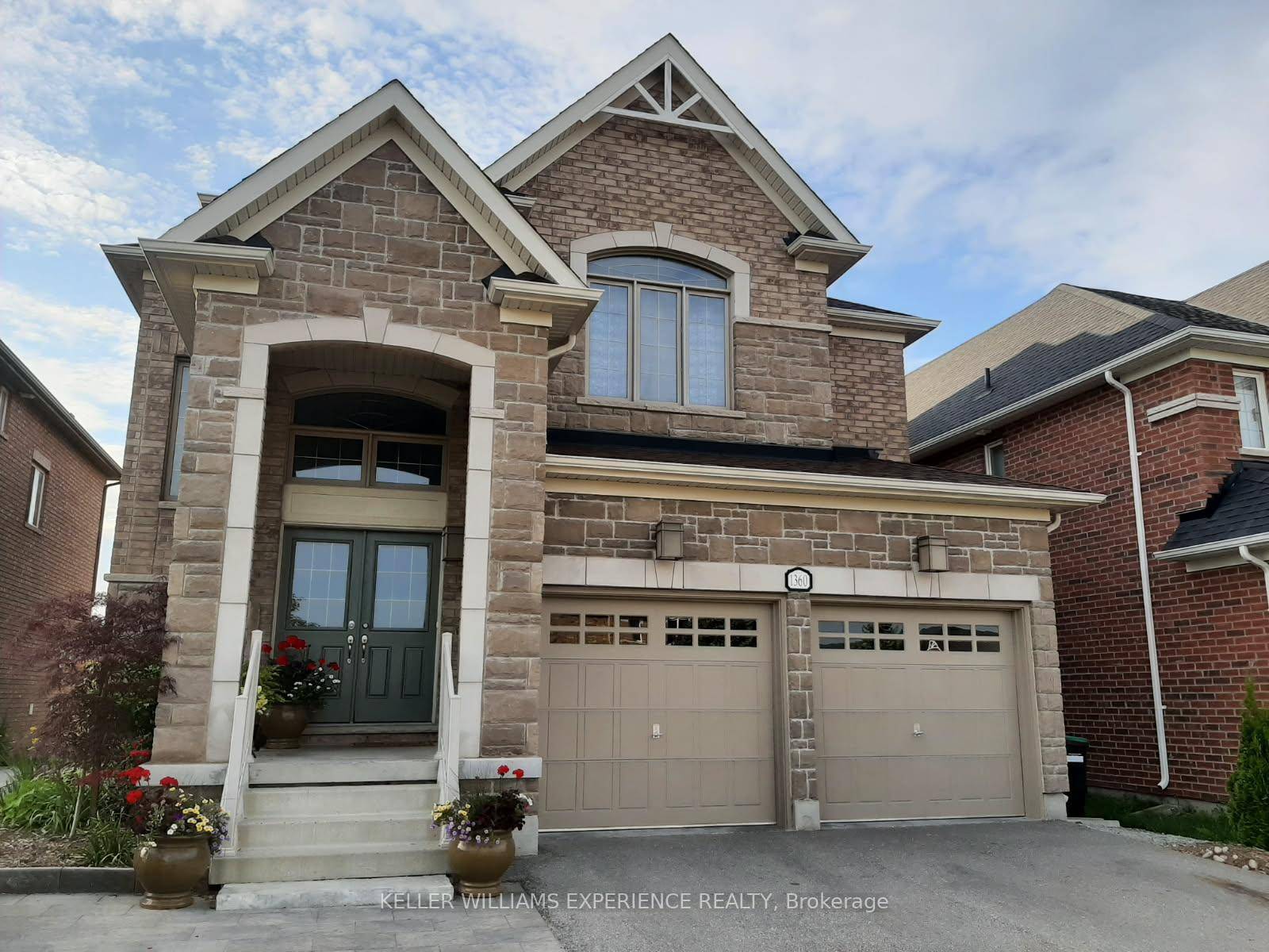 Stunning Luxury Home in One of Innisfil's Most Desirable Neighbourhoods.
