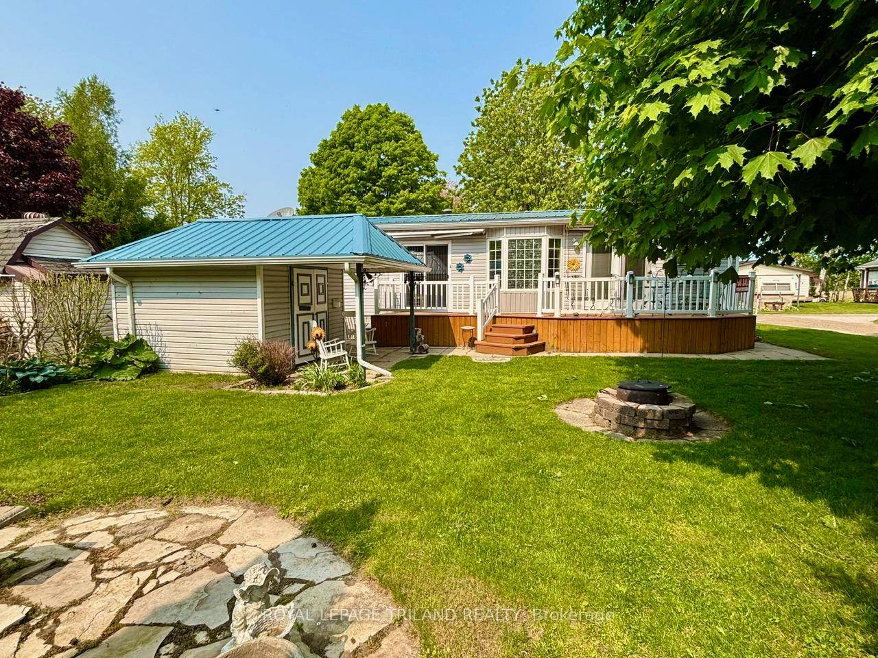 Welcome to a wonderful golf cart community overlooking the shores of Lake Erie !