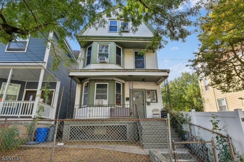 Welcome to this charming single family home, nestled in the vibrant neighborhood of Newark, New Jersey.