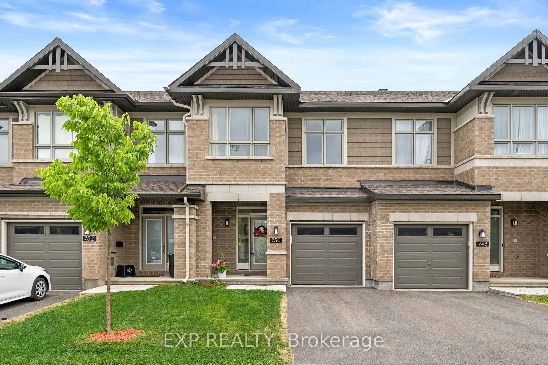 Welcome to Findlay Creek and this gorgeous, modern and impeccable 3 bedroom, 3 bathroom townhome offering stylish comfort in a vibrant, family friendly neighbourhood.