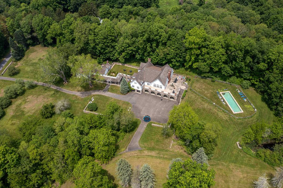 Major estate with the highest standards of construction located within the Sunny Ridge historic district.