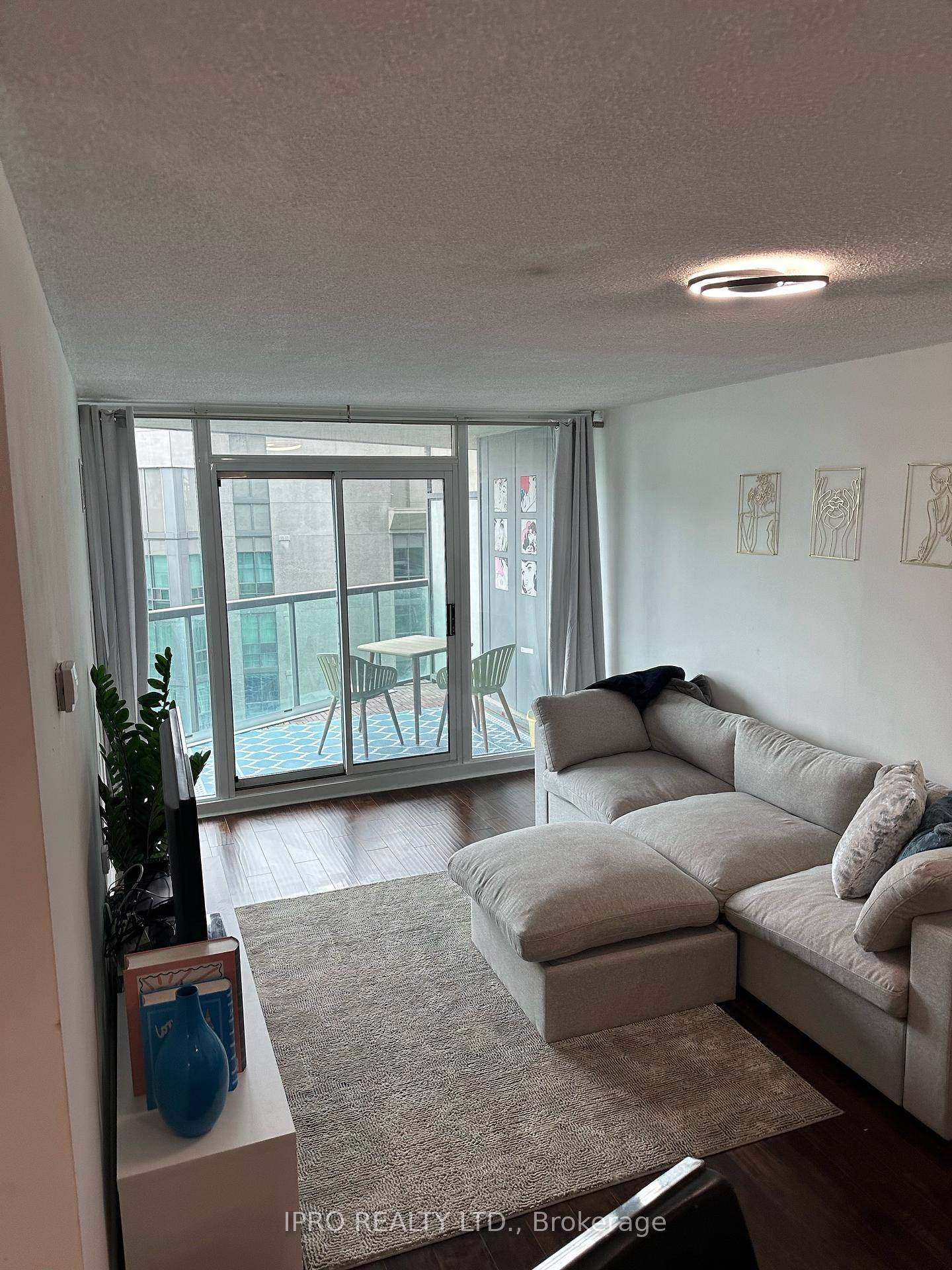 FURNISHED large Over 700 Sq.