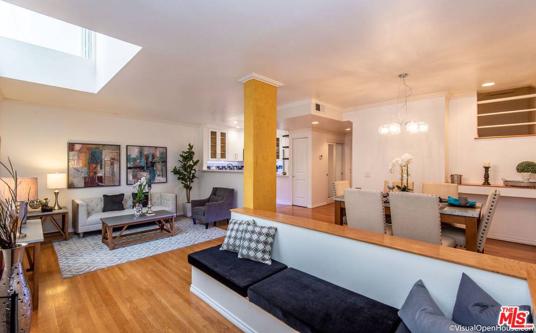 514  S Barrington 2BR Brentwood La