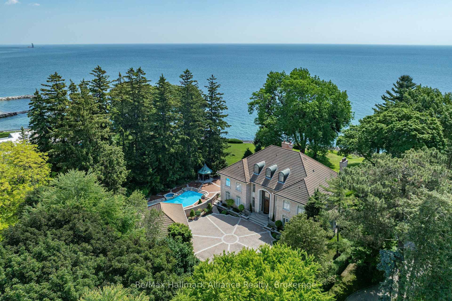 Exquisite waterfront living in Oakville with rare RIPARIAN rights !