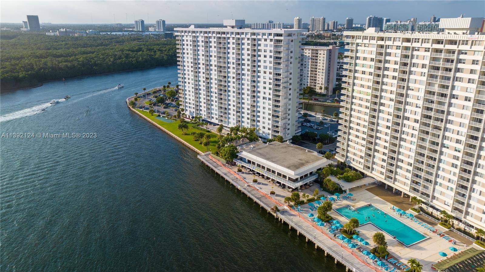 Totally remodeled 1 bedroom 1 1 2 bathroom in the Arlen House located in Sunny Isles Across the street from the beach.