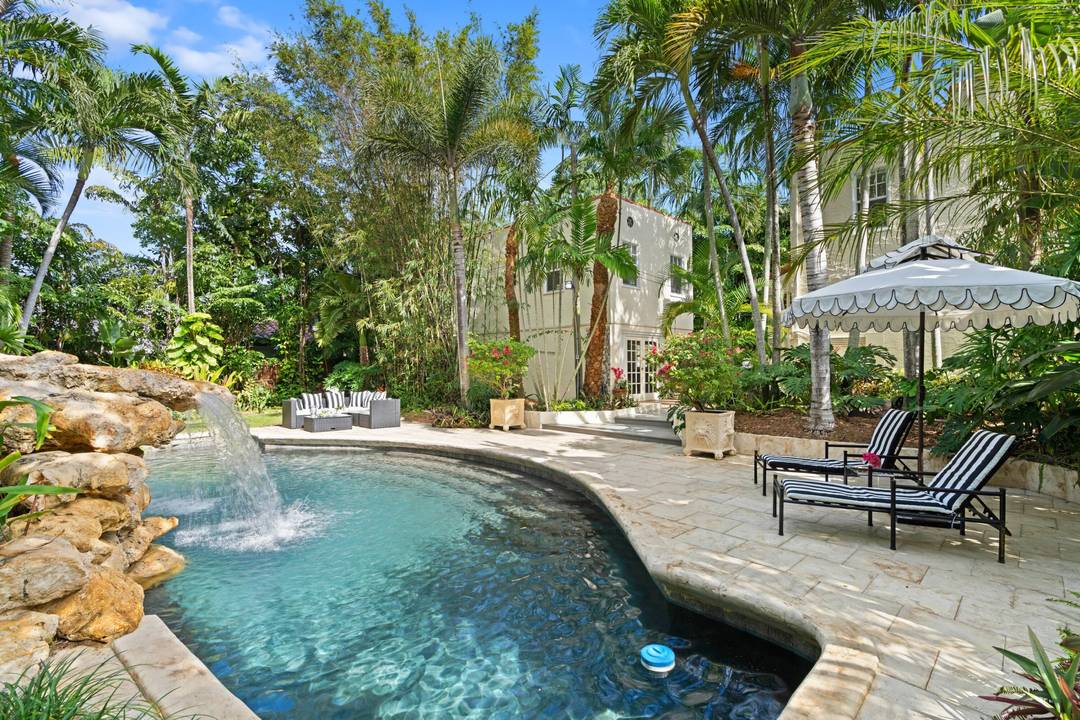 Here is your chance to lease the premier property in Flamingo Park !