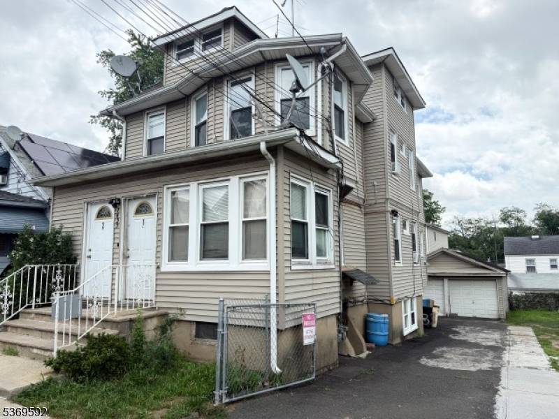If you're looking for a place to call home or an investment property to collect passive income on, this is the property for you !