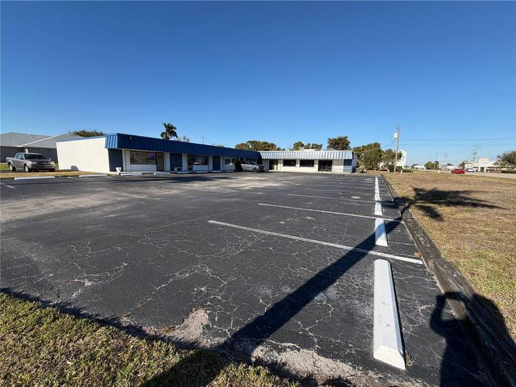 Excellent leasing opportunity in a strategic and high demand area of Fort Myers.