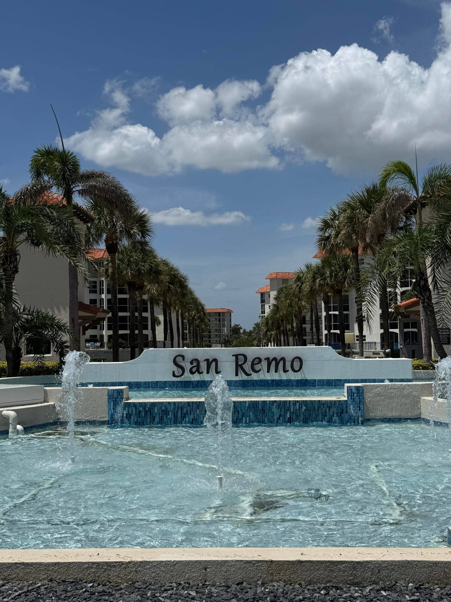 Transfer of LOVE Beautiful 2 bedroom, 2 bathroom condo in prime location.
