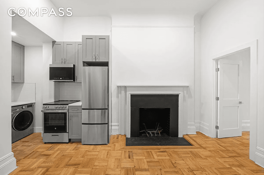 This sponsor unit is a charming 1 bedroom, 1 bathroom apartment located on the Upper West Side of New York City.