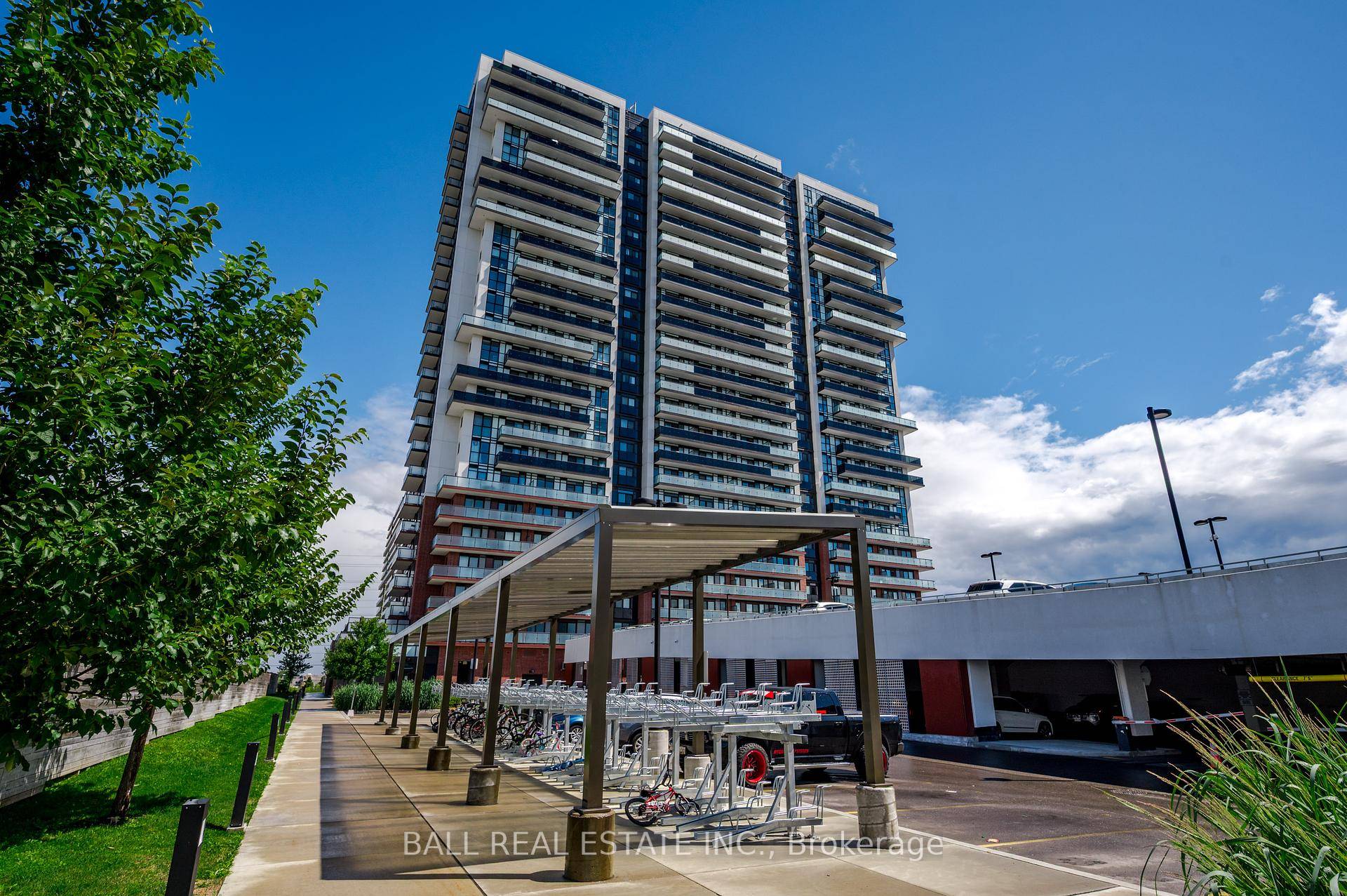 Welcome to UC Tower ! This modern one bedroom, one bath condo offers breathtaking city views and stunning sunsets.