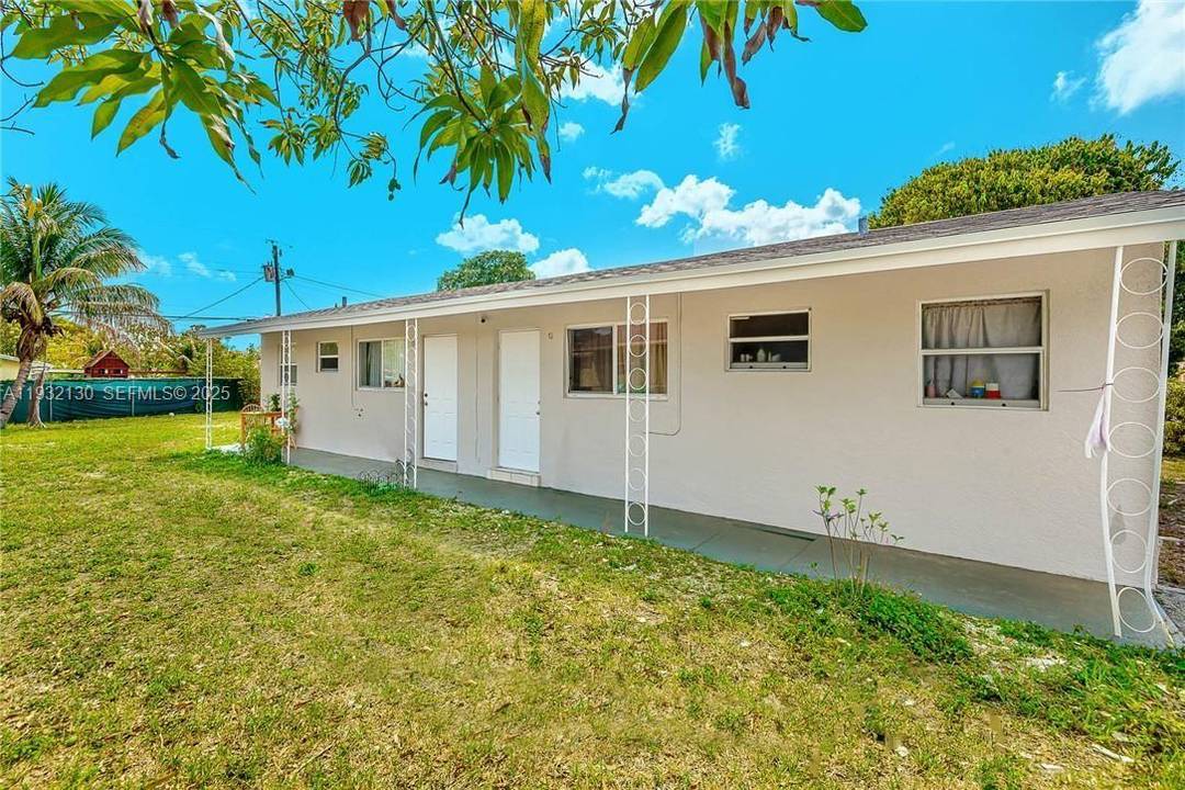 Fort Lauderdale duplex with strong income potential.