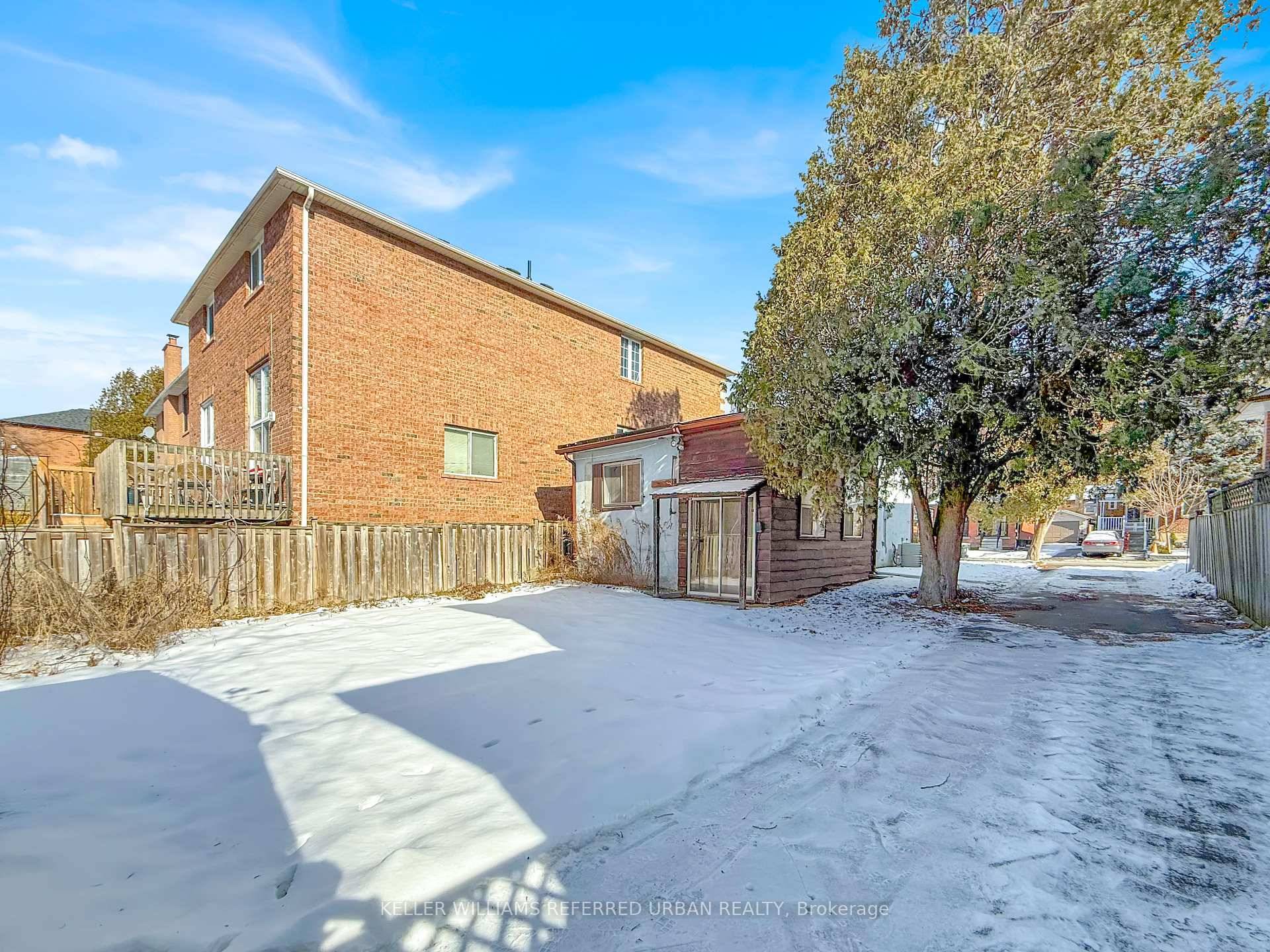 Show stopper ! Cottage living in the city.