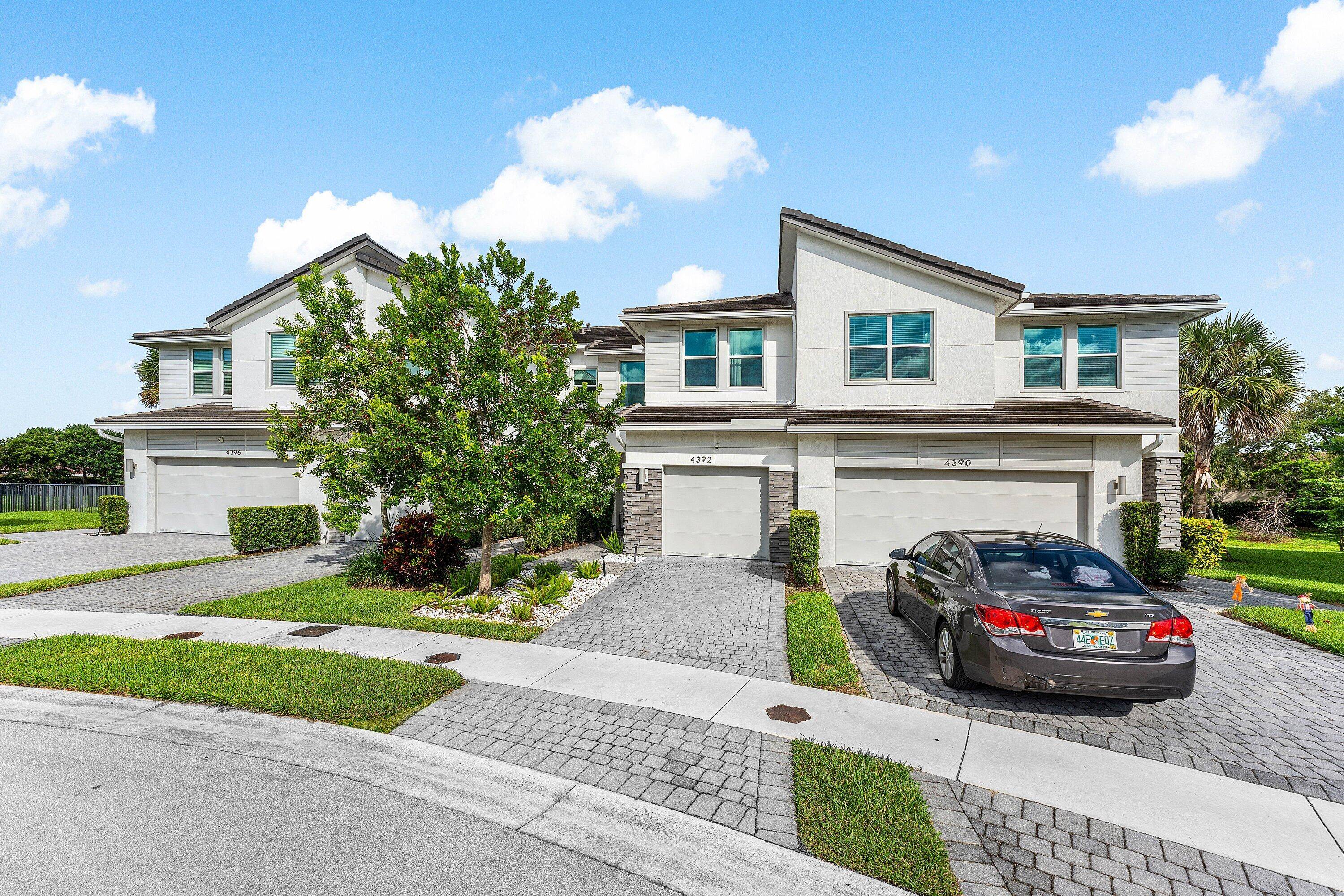 Enjoy stunning lake views from this modern townhouse, built in 2020 by Lennar.