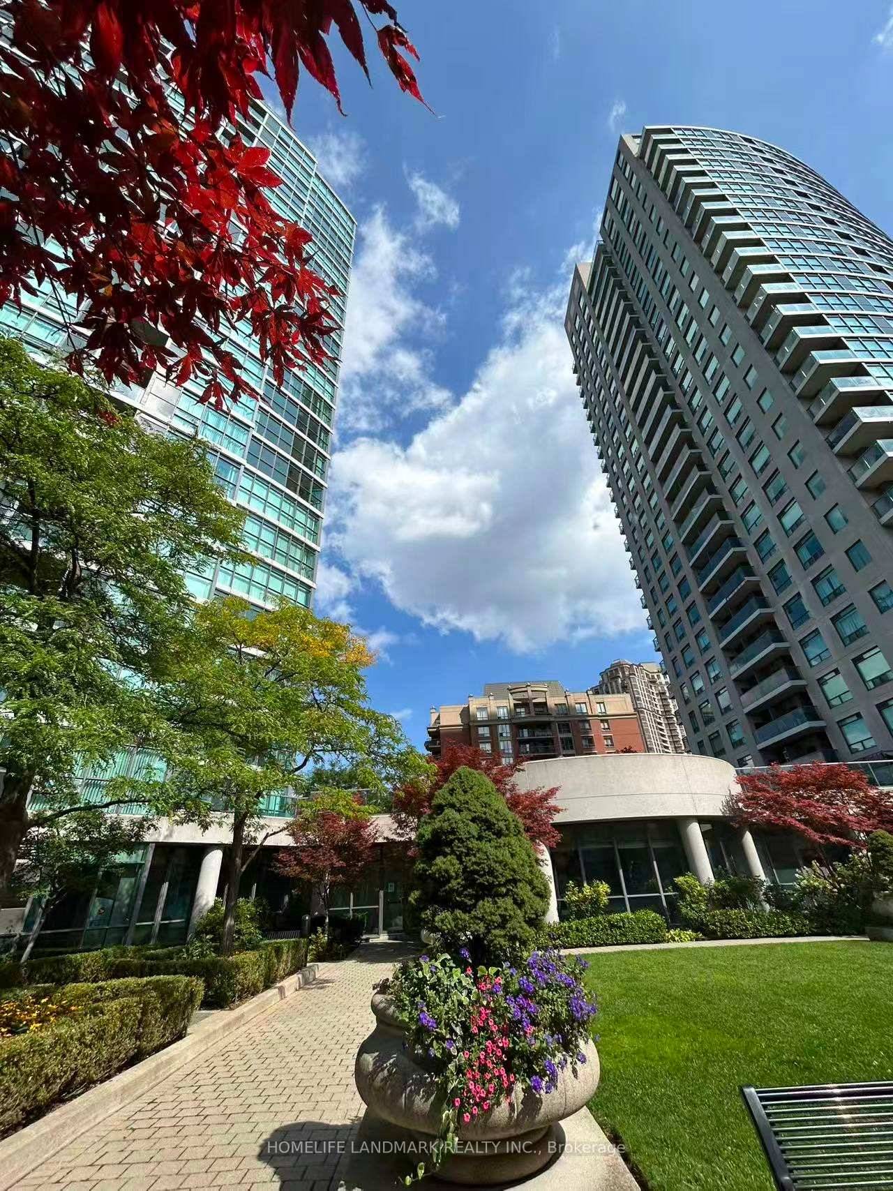 Dont miss this fantastic 1 bedroom condo with breathtaking, unobstructed views of the Toronto skyline including a clear view of the iconic CN Tower !