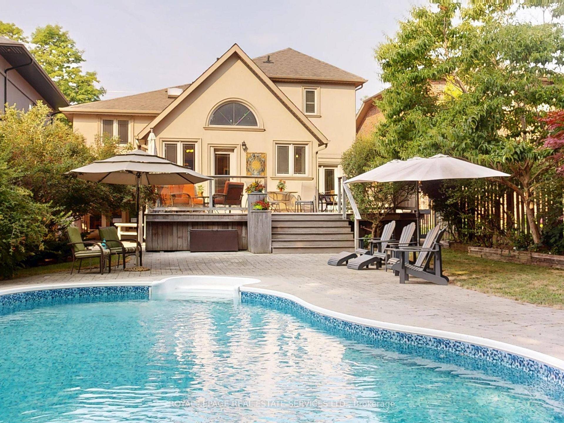 Large, welcoming, sidesplit home with gas fireplace, 3 Bedrooms plus Office, 4 bathrooms, ground floor family room, games room with bar, recreation room and finished basement.