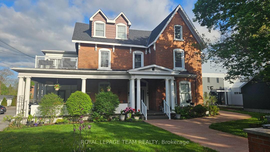 JUST LISTED Investment Opportunity Stunning 6 unit investment property located in the friendly and growing community of Almonte.
