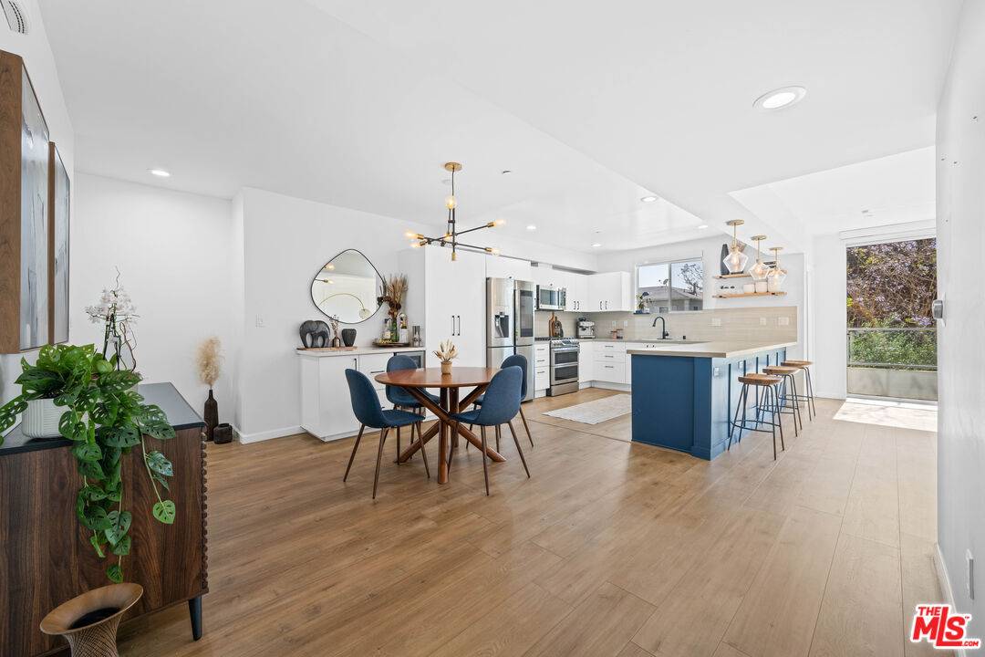 118  N Kings Rd 3BR Beverly Grove La