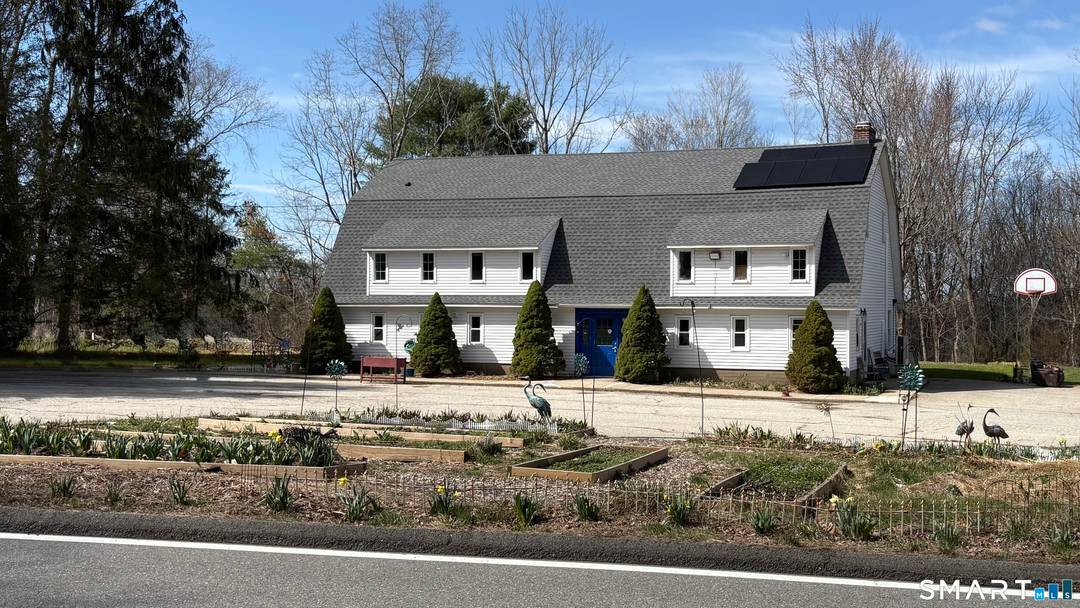 Versatile and spacious property in Griswold offering exceptional flexibility for homeowners and investors alike.