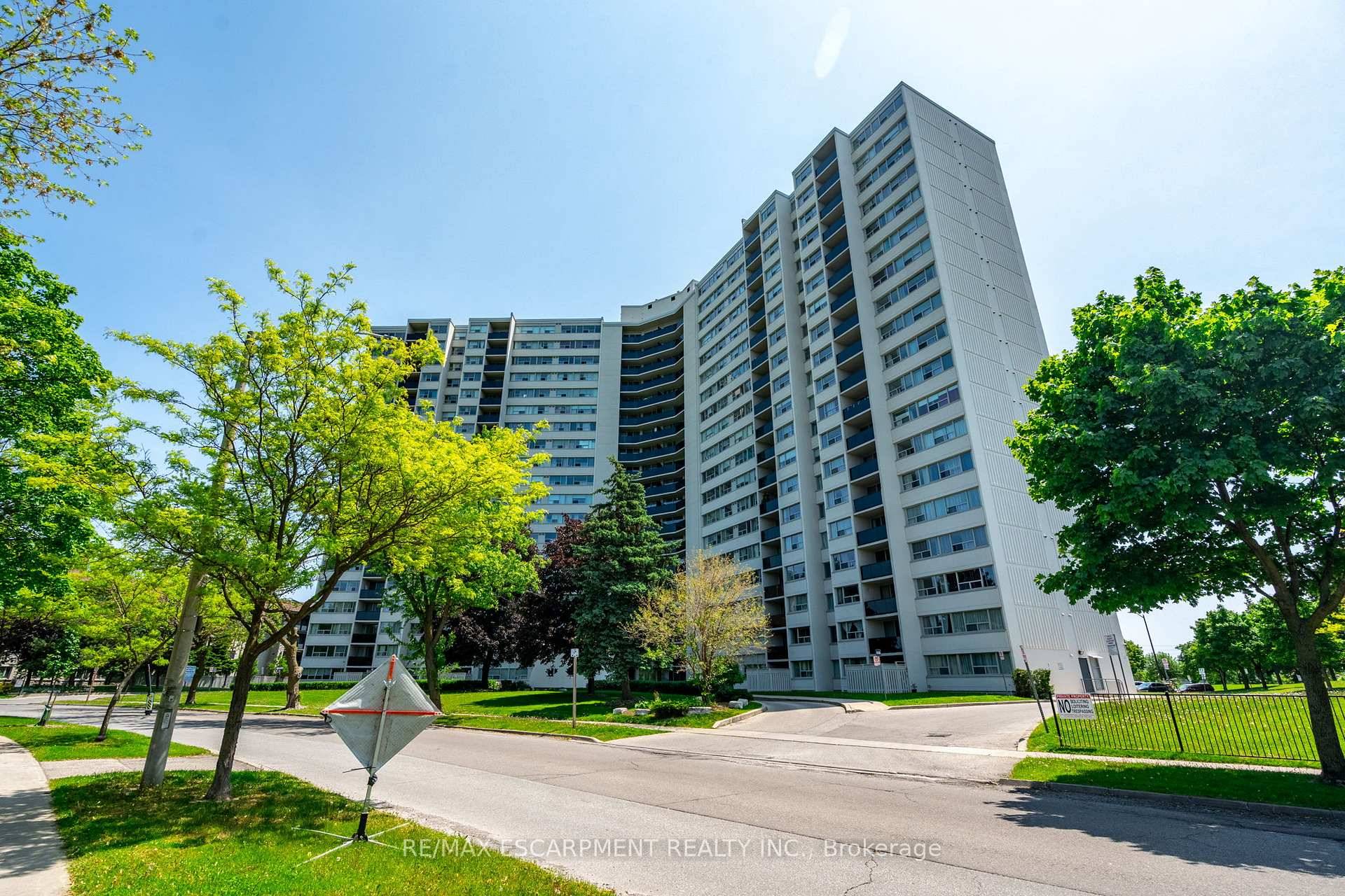 Perfect for Renovators amp ; First Time Buyers Bright 2 Bedroom on the 12th Floor with Great Views A fantastic opportunity for renovators and first time home buyers !
