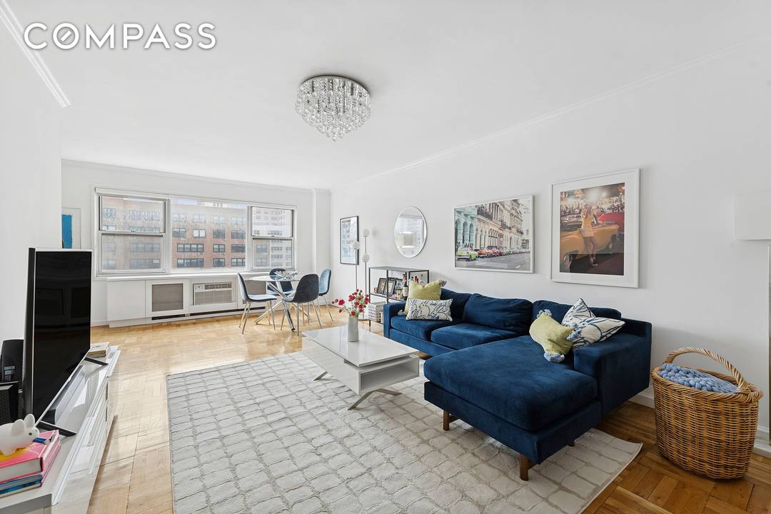 Situated in the heart of the Upper East Side, 10F is a sun flooded, south facing, convertible two bedroom home measuring approximately 850 sqft, that seamlessly blends modern elegance with ...