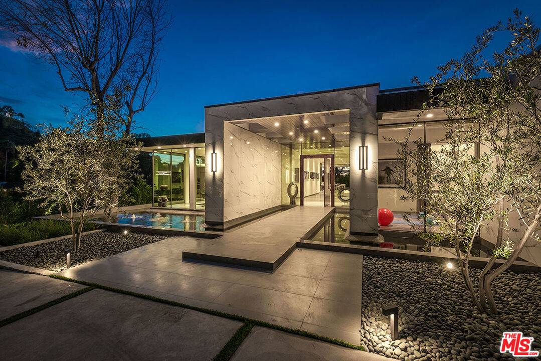 2002  LOMA VISTA DR Beverly Hills LA