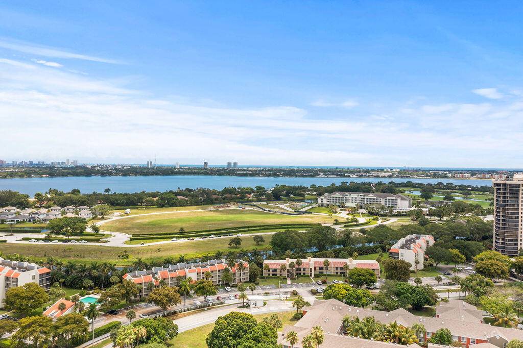 2 bed, 2 bath 2nd floor condo !