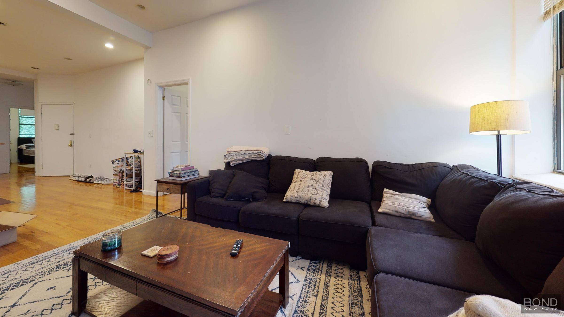 Massive 3 bedroom apartment feature large living room with a deco fireplace, open kitchen with a breakfast bar and lots of cabinets, queen size bedrooms, hight ceilings and great natural ...