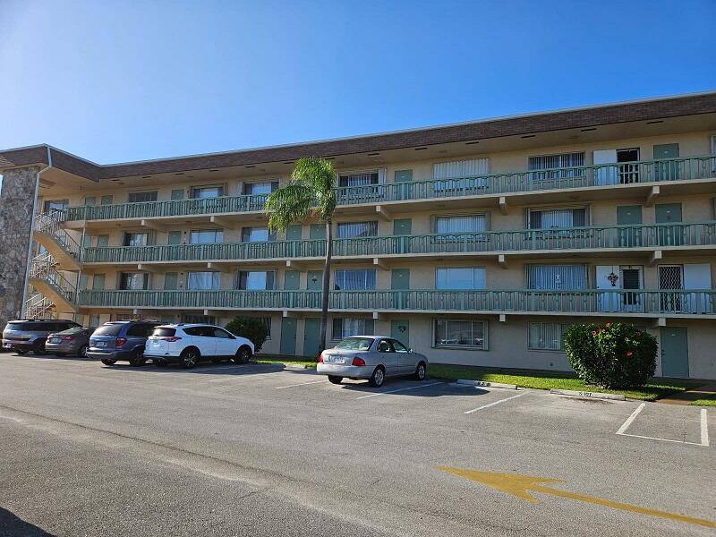 Great location on this second floor unit, was totally renovated, freshly painted, with new laminated floors surrounded by new mouldings, throughout the entire unit, all closets painted with new shelves ...