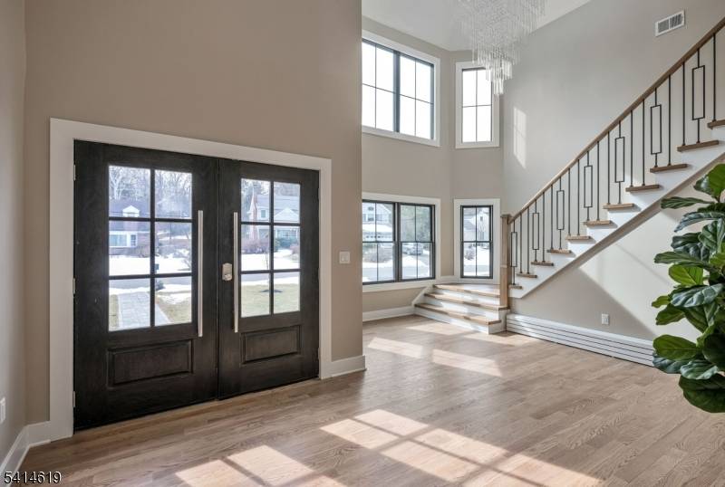 Experience refined living in this expansive 6 bedroom home spanning over 7, 000 sq ft, perfectly positioned in the Old Country Club section of town.