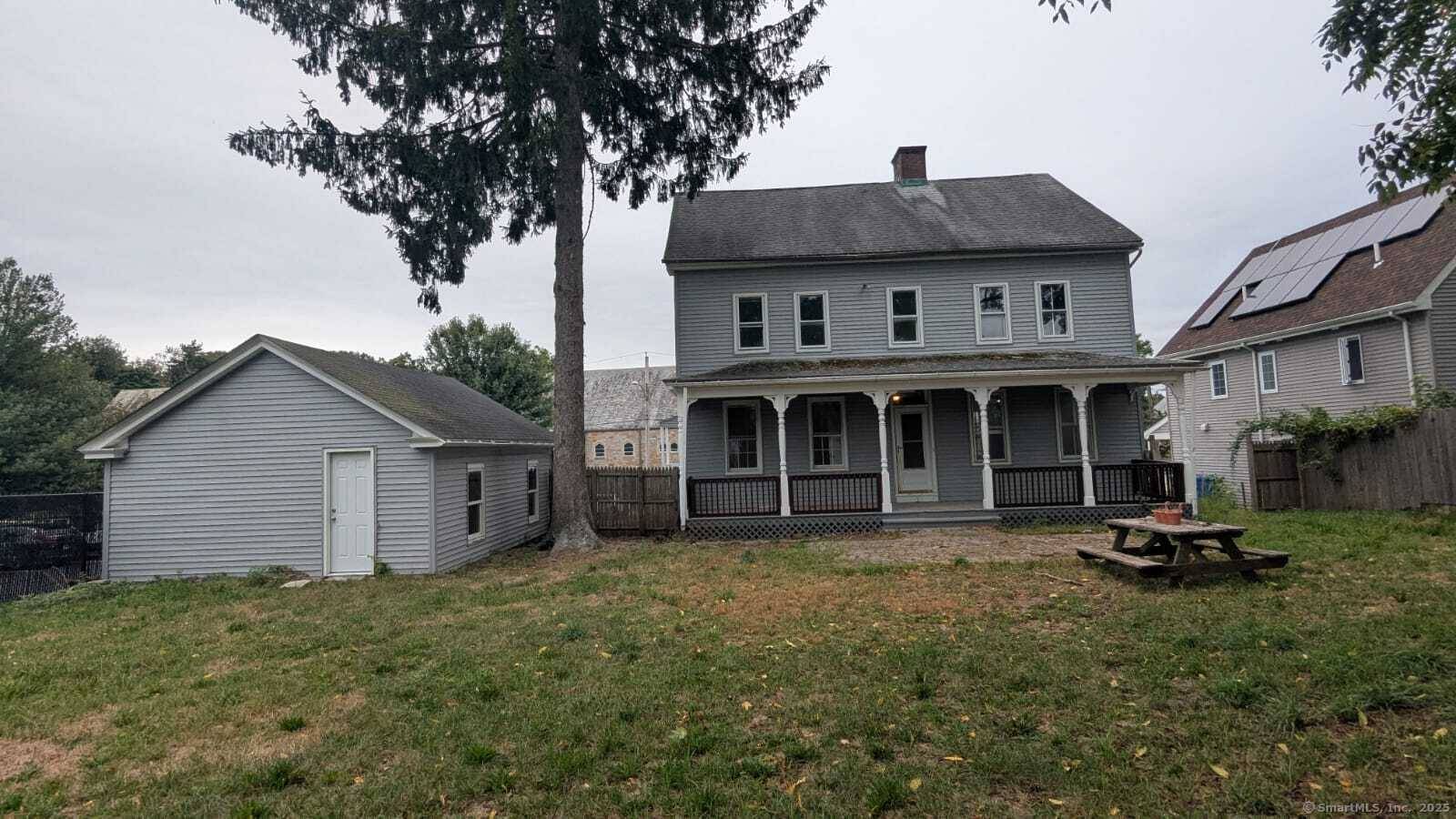 Welcome to your new home in the heart of Hamden !