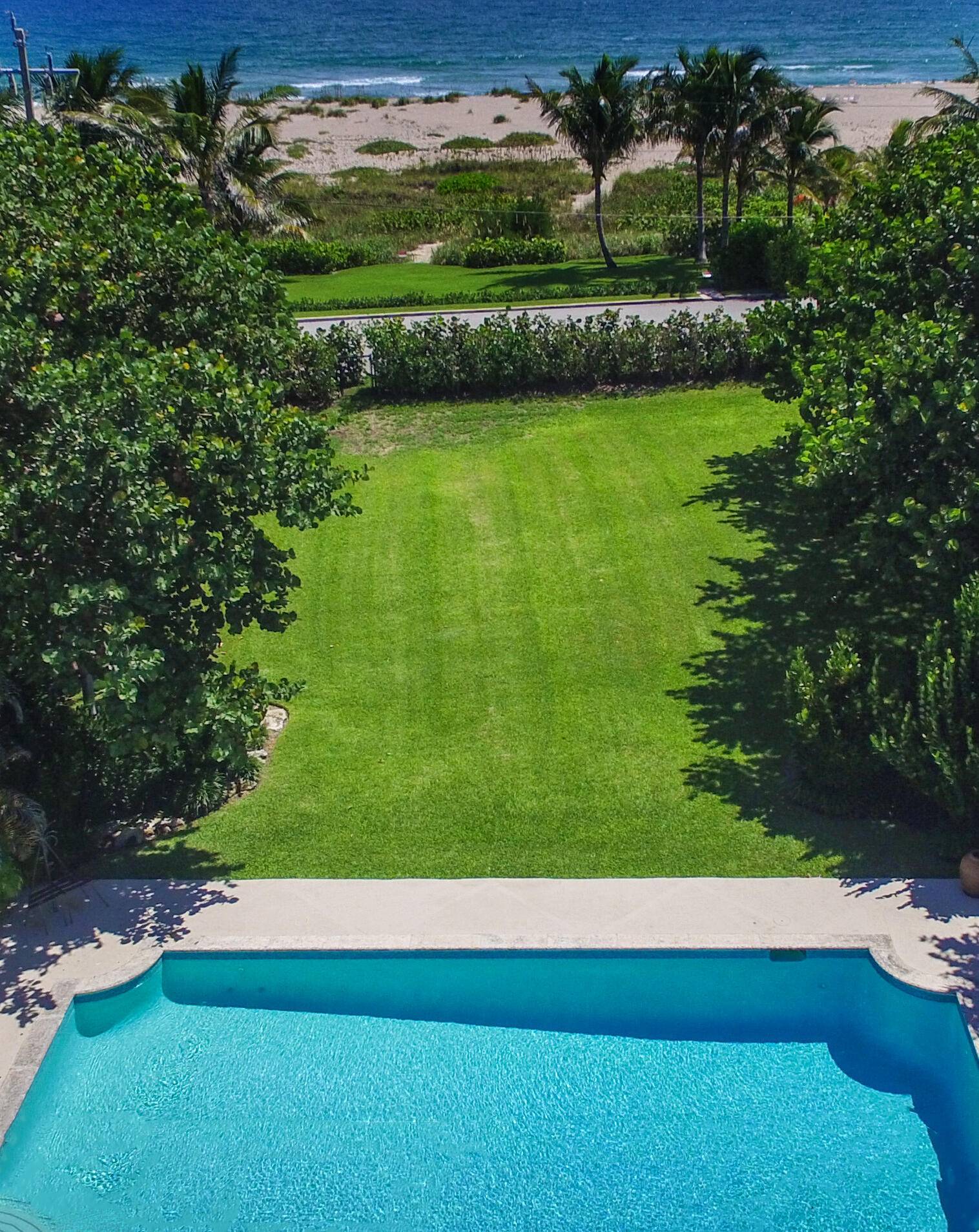 Fabulous ''Malibu Style'' 4 Bedroom Beach House on Very Desirable Dolphin Rd.