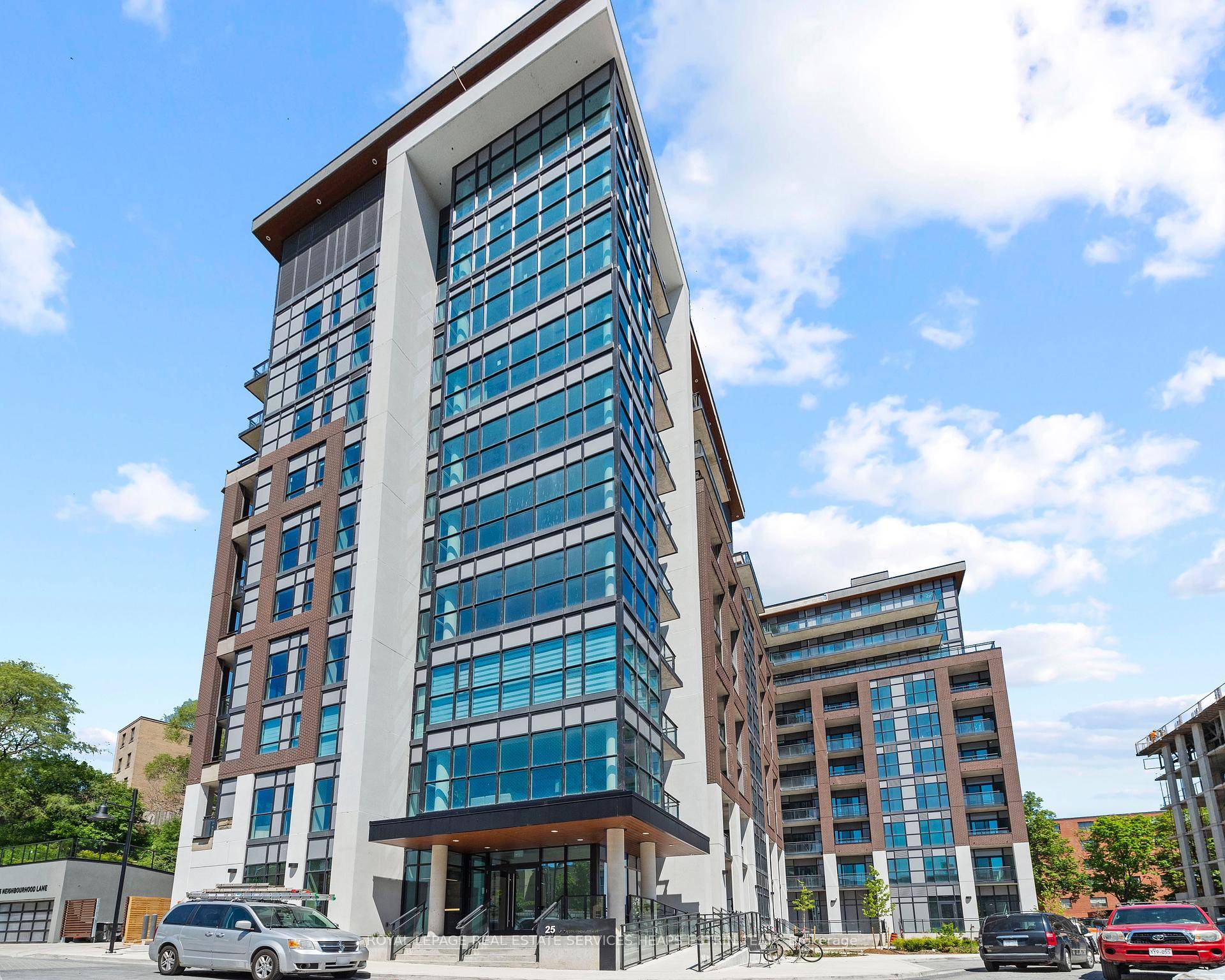 Step into luxury living in this stunning south east corner suite at the Queensview Backyard Condos.