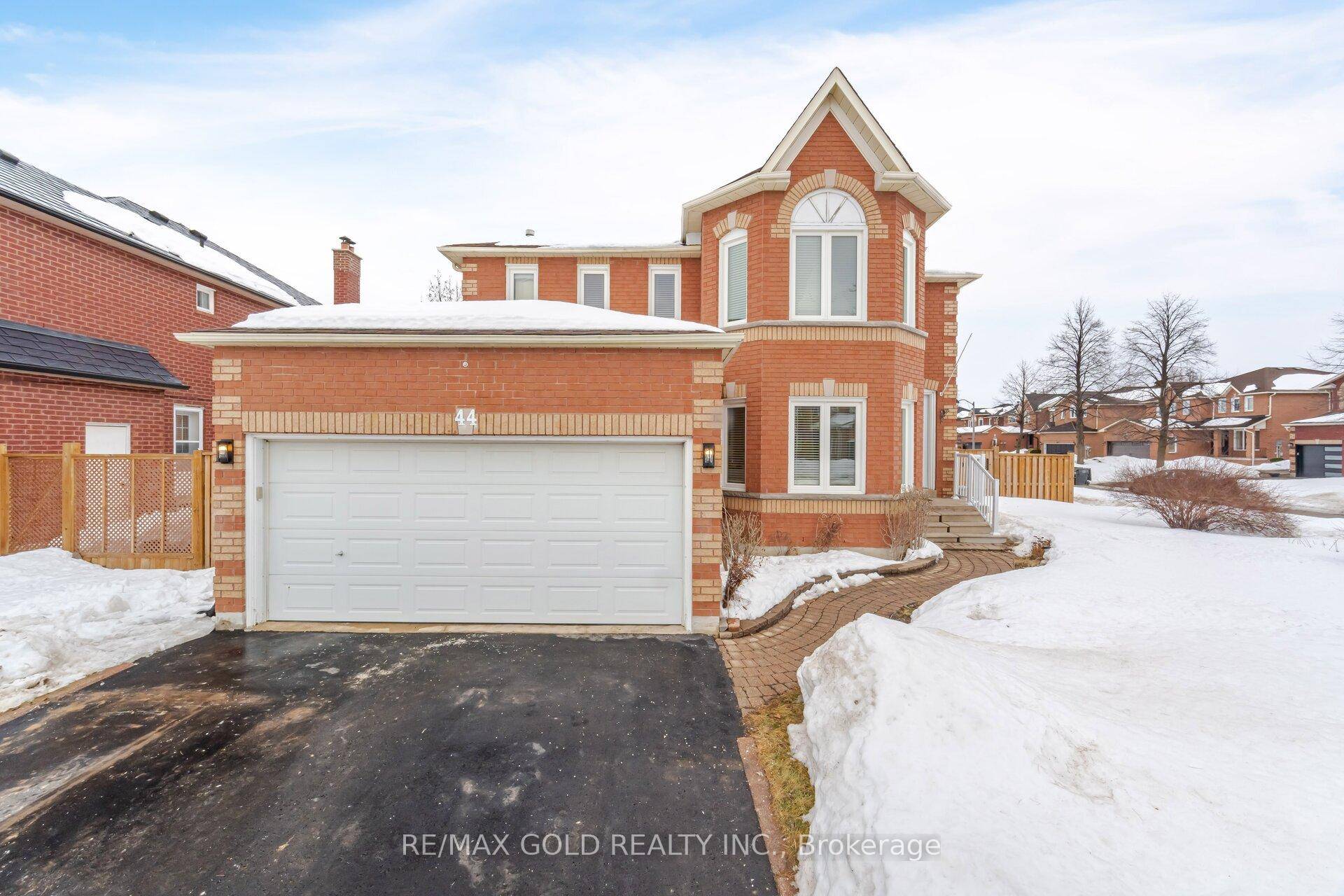 Located in Valleywood, Caledons best kept secret, this highly upgraded detached home sits on a premium corner lot with approx.